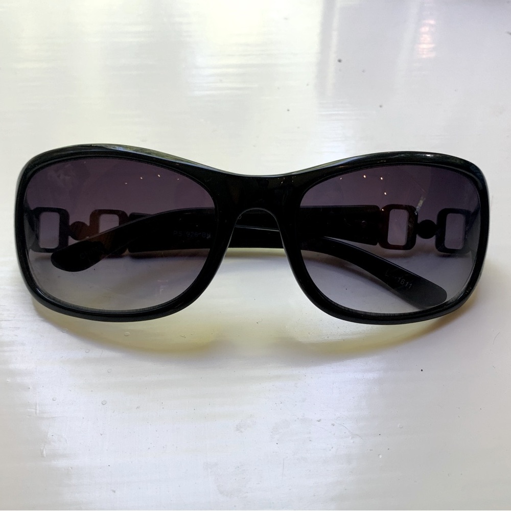 black sunglasses